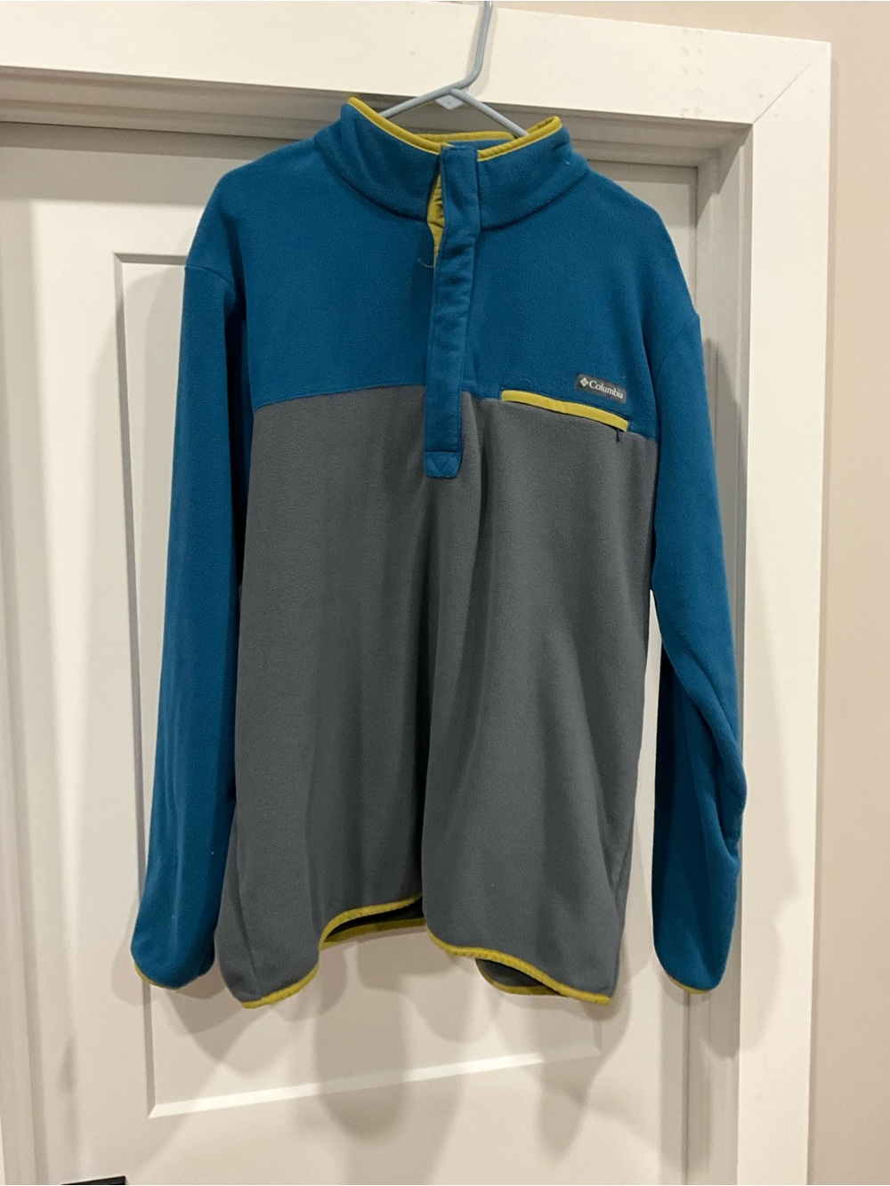 Columbia Men's Teal, Gray and Yellow Trim Fleece